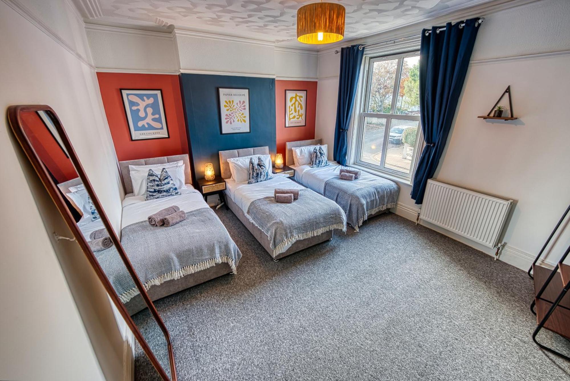 4 Bed Manor Design House, Modern, Spacious- Pet Friendly! Sleeps 9, Portsmouth - By Blue Puffin Stays Exterior photo